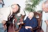 Societat. Homenatge a Magdalena Gelabert, amb motiu del  104 aniversari. Any  2001.