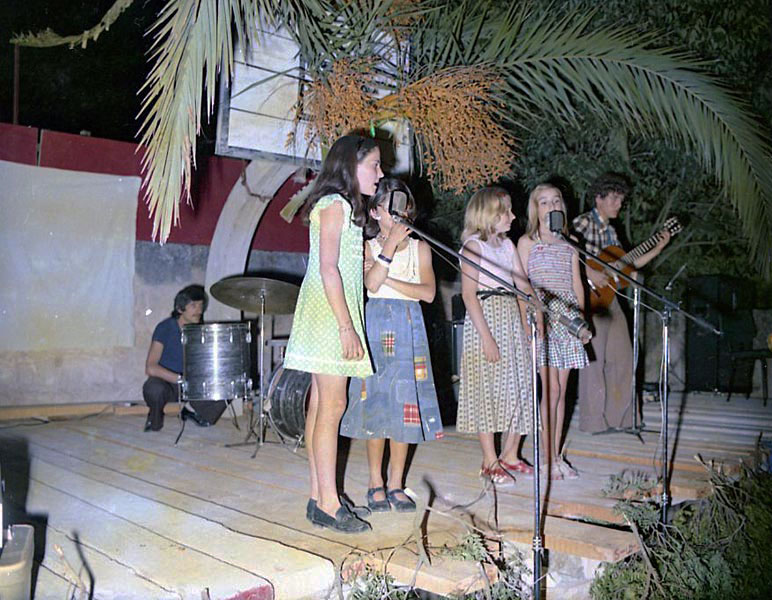 Societat. Festival, 1975. Corral teatre Acció Catòlica.