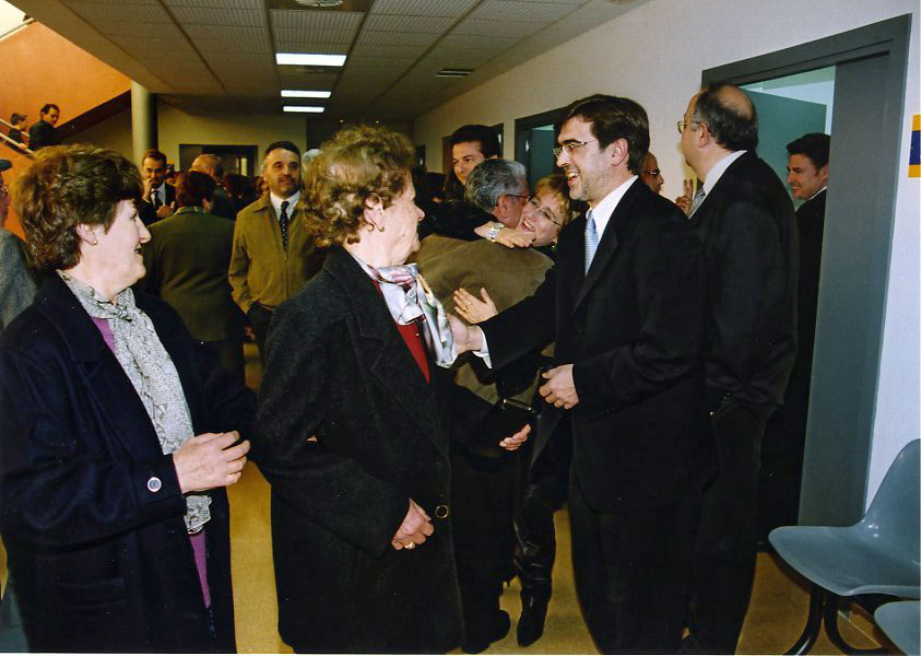 Ayuntamiento. Inauguración centro sanitario de Algaida. 16/03/2003.